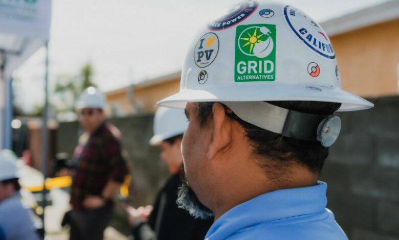 Apply for the GRID Alternatives Paid SolarCorps Fellowship Program